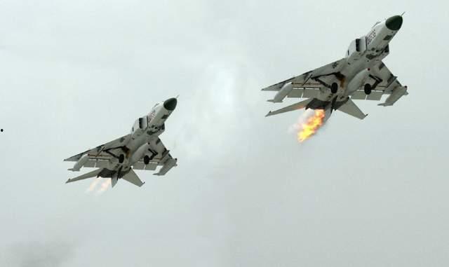 国产歼8飞机视频,翱翔蓝天，铸就辉煌